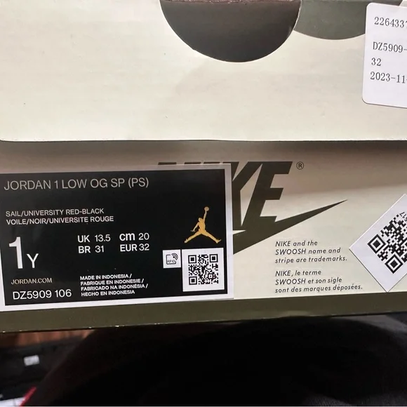 Travis Scott sneakers - Picture 4 of 6